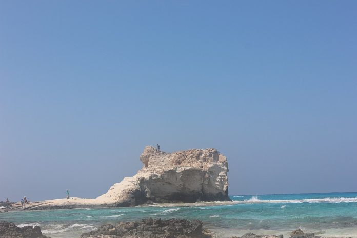 1200px-Cleopatra_Bath,_Marsa_Matrouh_(22)