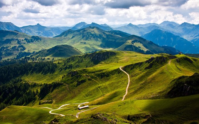 mountains-1366x768-006